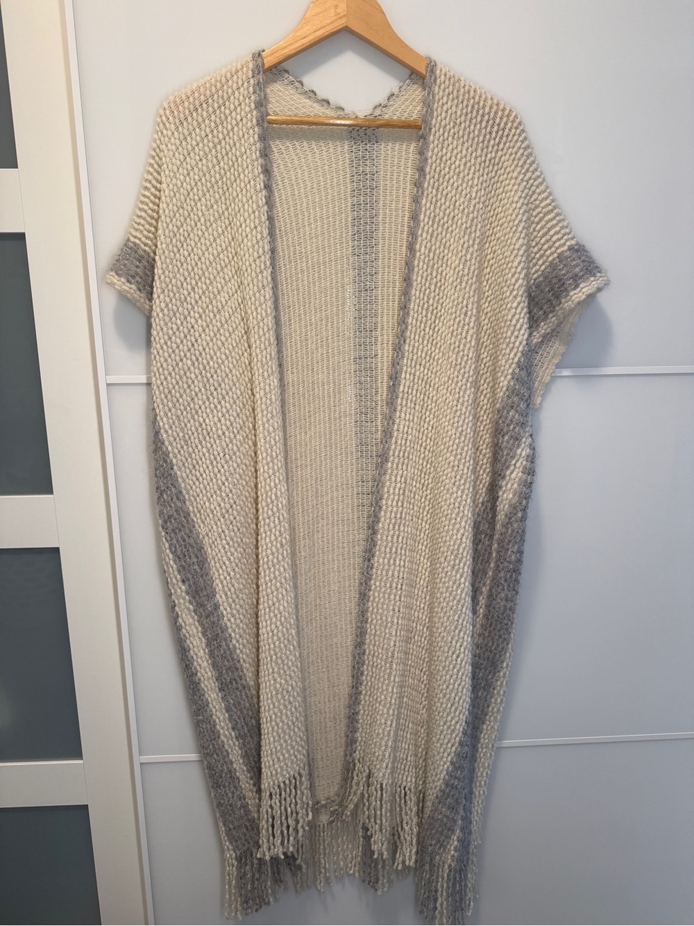 CLEARANCE 4/$15💸 Open-Front Cream and Gray Knit Sweater Cardigan